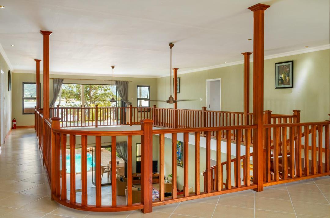 Photo of Livingroom in Cerf Island