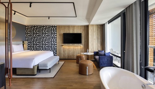 Comfort Suite, 1 King Bed, Ocean View (TRIBE XL)