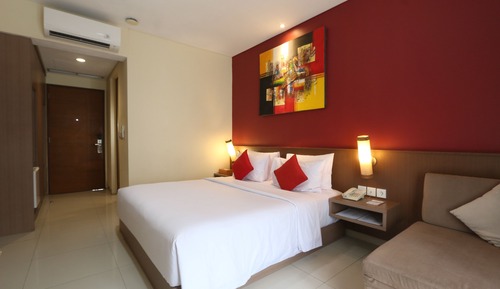 Deluxe Upper Floor Room, Double Bed with City View