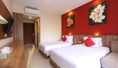 Deluxe Premier Room, Twin Bed with Pool View