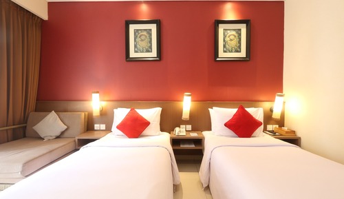 Deluxe Upper Floor Room, Twin Bed with Pool View