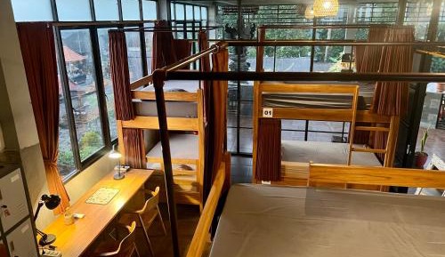 Single Bed in Mixed Dormitory Room