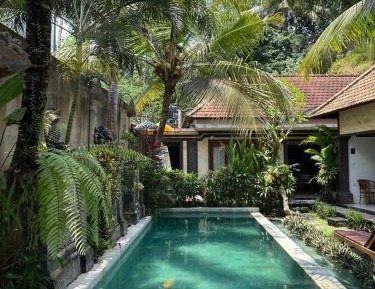 Villa with Garden View