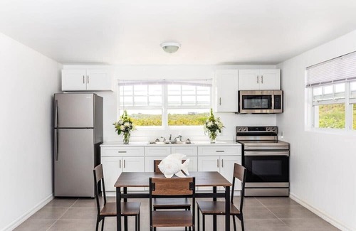 Venetian Road Settlement House | NEW Tropical Couples Retreat, Steps to the Beach