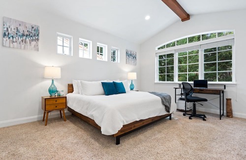 Eastside Santa Cruz Villa | Luxury Santa Cruz Villa: Beachside Paradise with New Hot Tub & Fast Wi-Fi