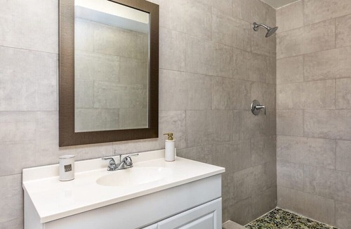 Venetian Road Settlement House | NEW Tropical Couples Retreat, Steps to the Beach