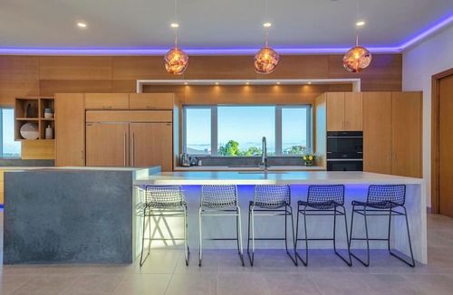Ocean Point Villa | Ocean Breeze Villa - Luxurious Waterfront Property